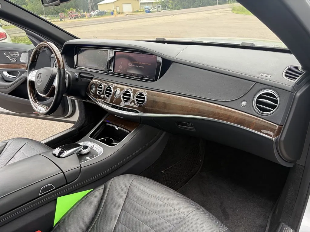 Mercedes-Benz S-Class photo 19