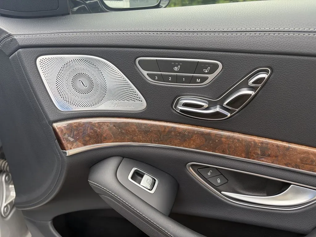 Mercedes-Benz S-Class photo 20