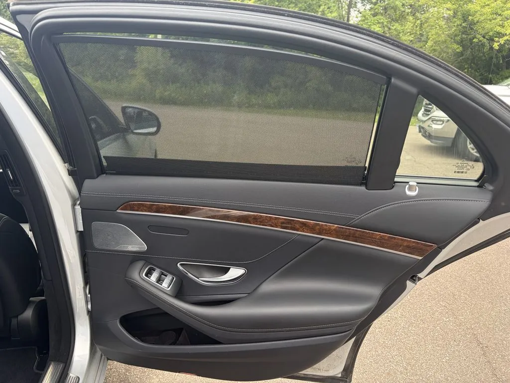 Mercedes-Benz S-Class photo 15