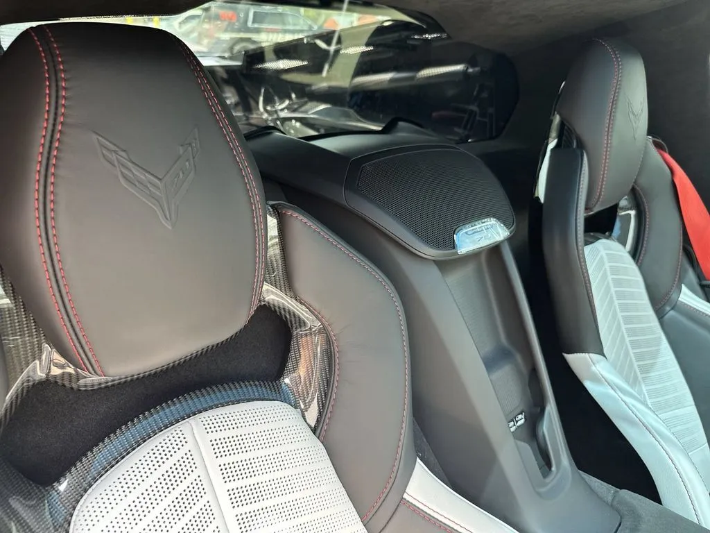 Chevrolet Corvette photo 24