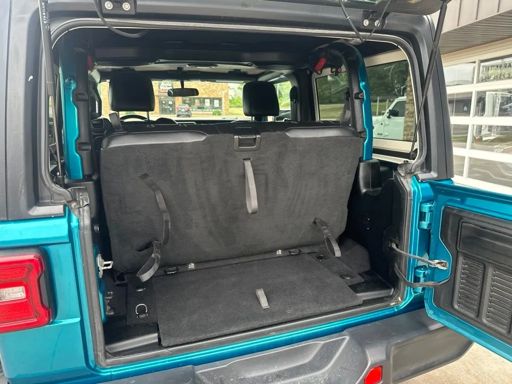 Jeep Wrangler photo 24