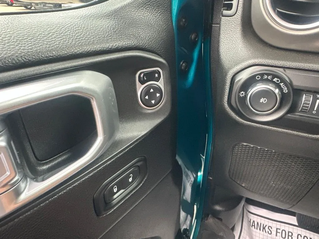 Jeep Wrangler photo 11