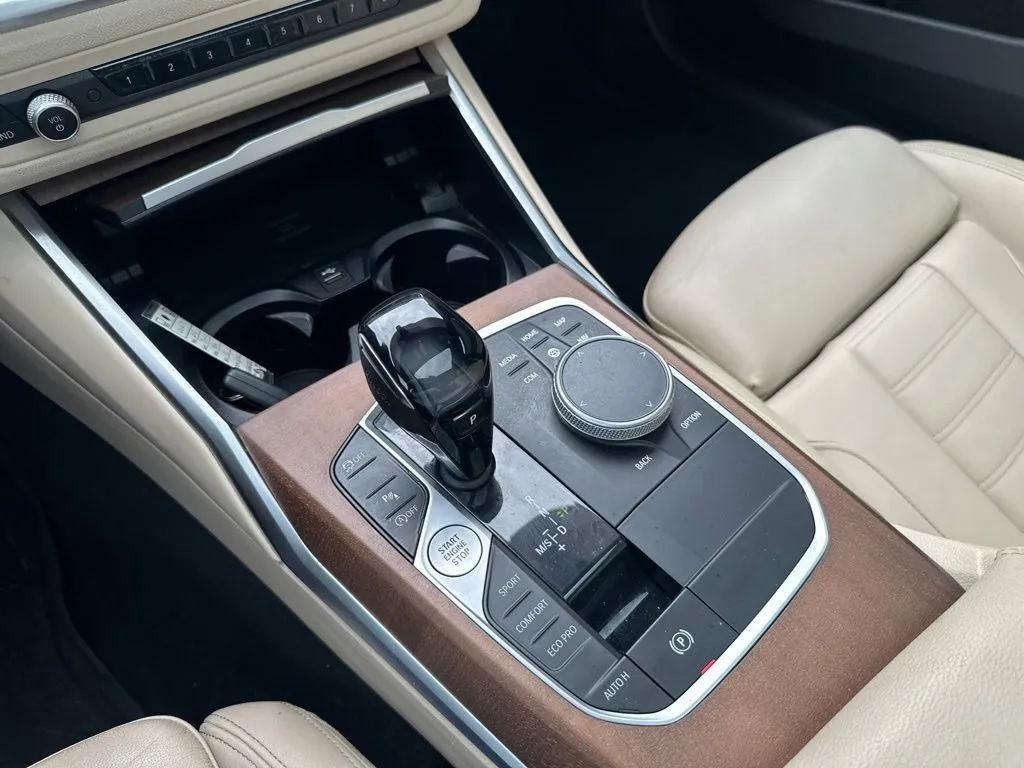 BMW 3 Series photo 9