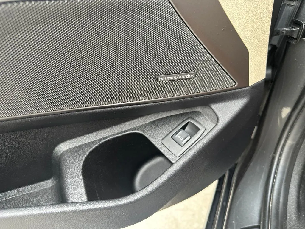 BMW 3 Series photo 15
