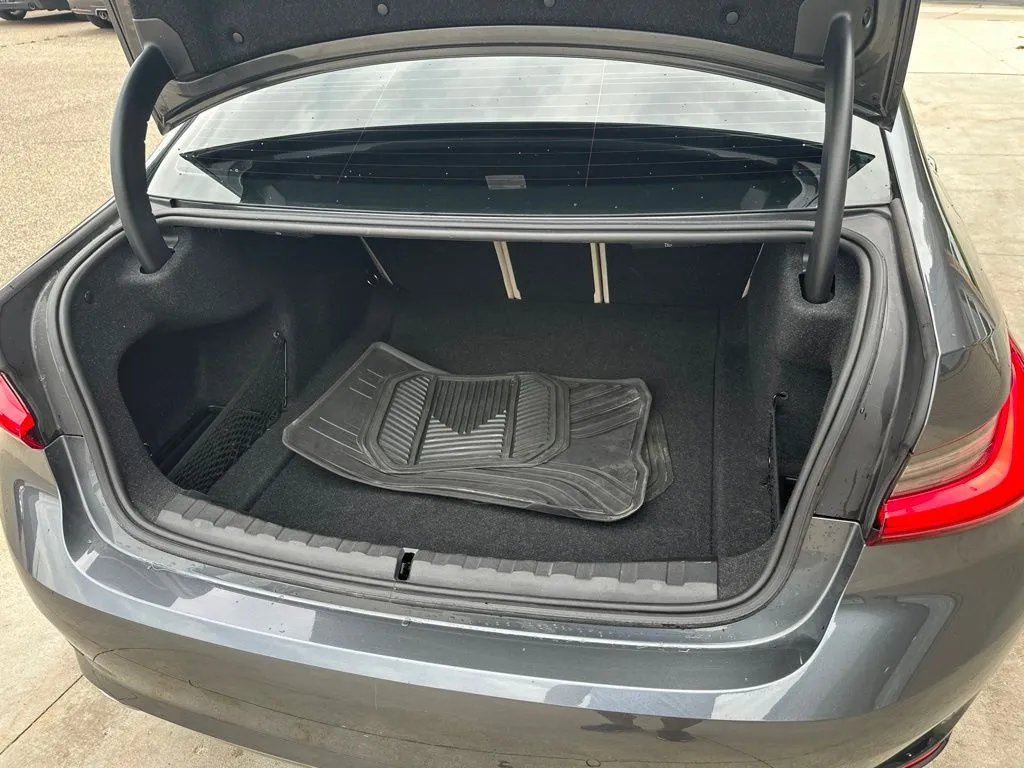 BMW 3 Series photo 26
