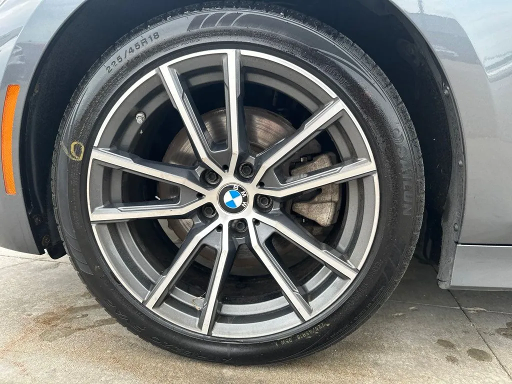 BMW 3 Series photo 25