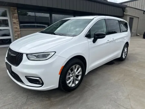 White 2024 Chrysler Pacifica Touring L for sale in River Falls, WI