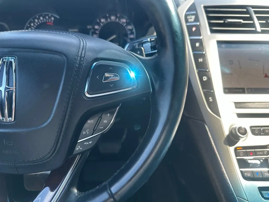 Lincoln MKZ photo 10