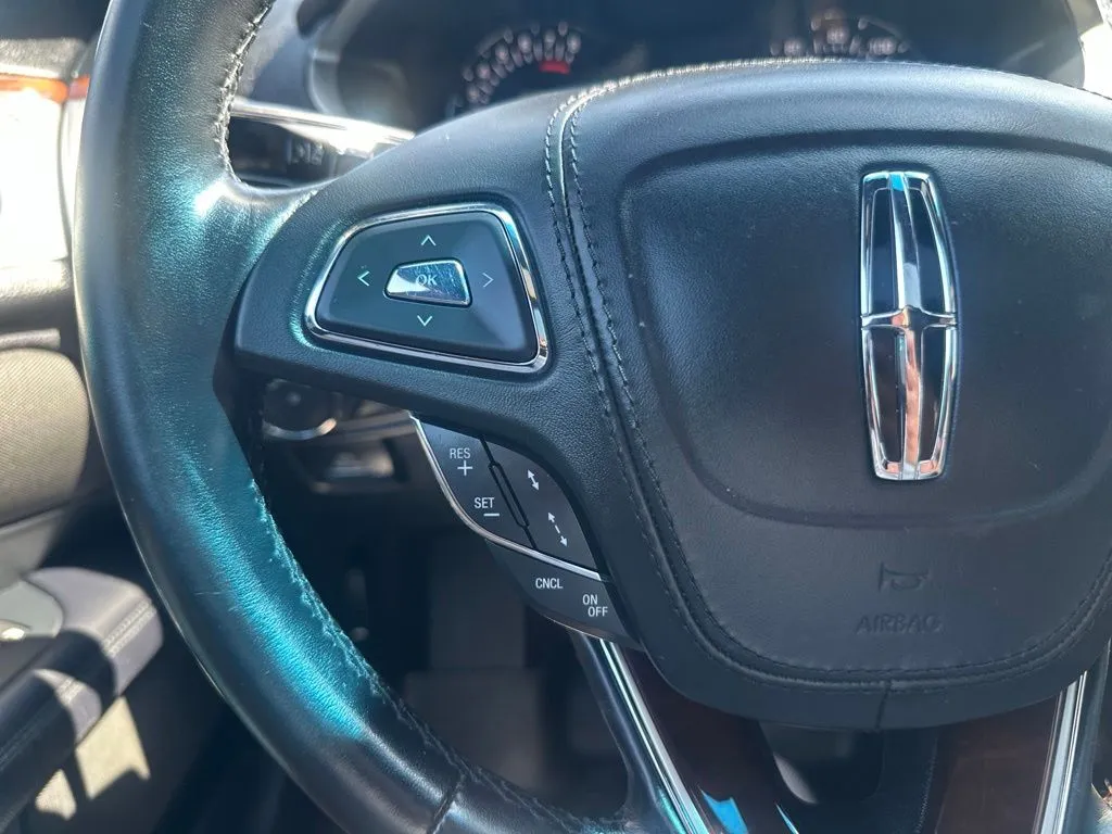 Lincoln MKZ photo 11