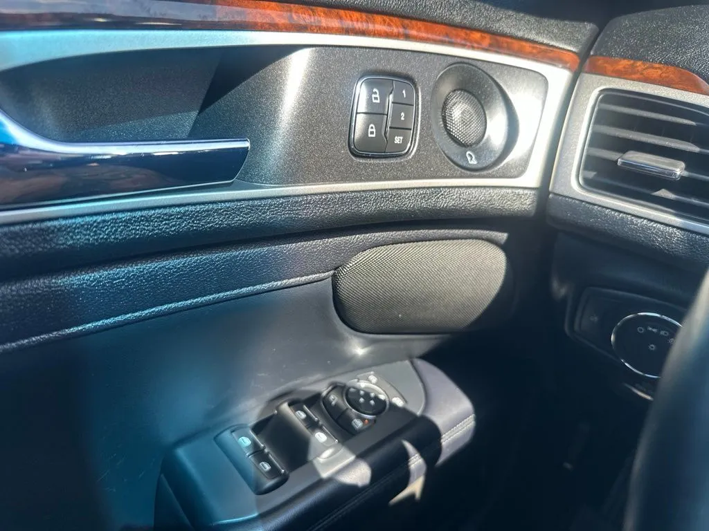Lincoln MKZ photo 12