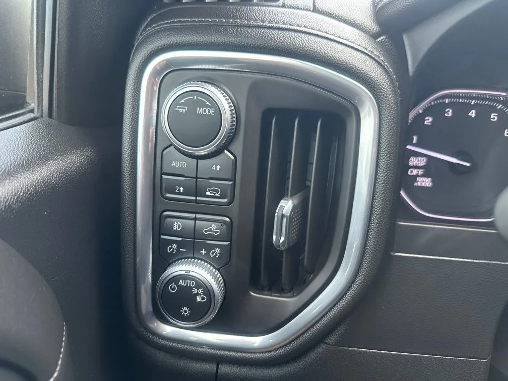 GMC Sierra photo 11