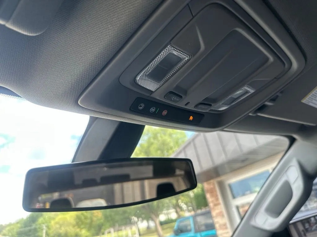 GMC Sierra photo 13