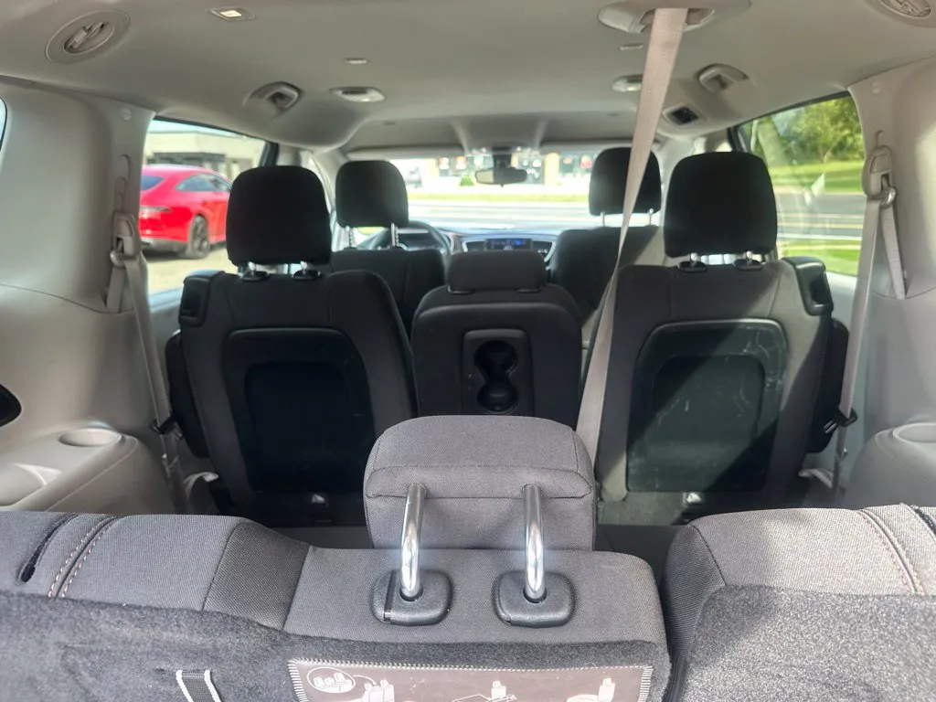 Chrysler Pacifica photo 25