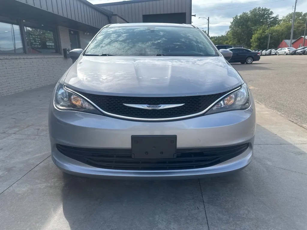 Chrysler Pacifica photo 17