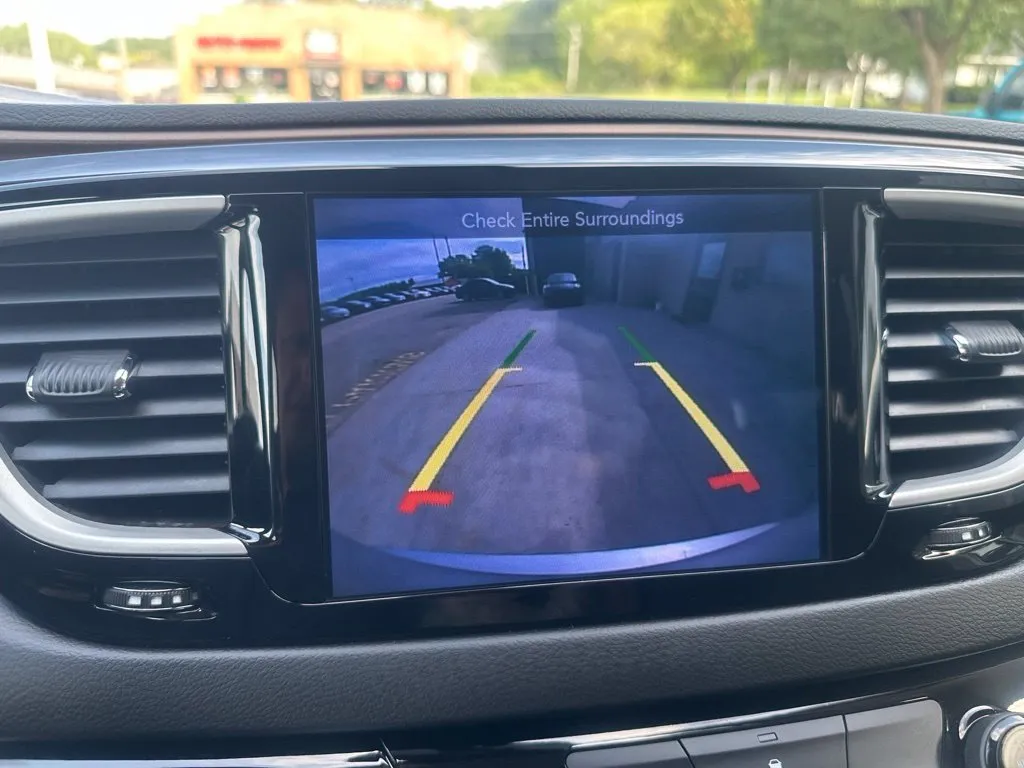 Chrysler Pacifica photo 13