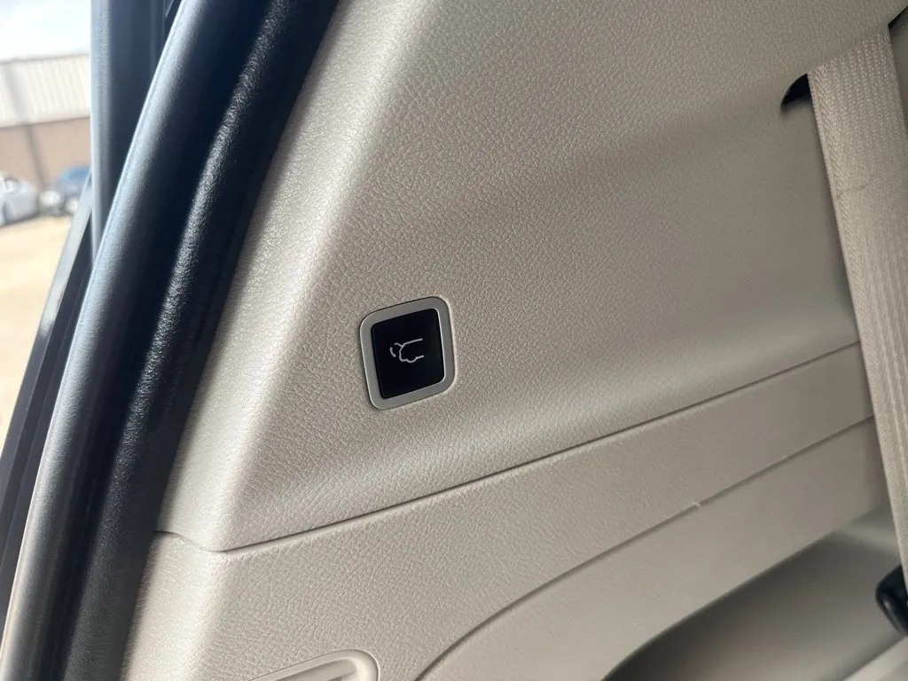 Chrysler Pacifica photo 26