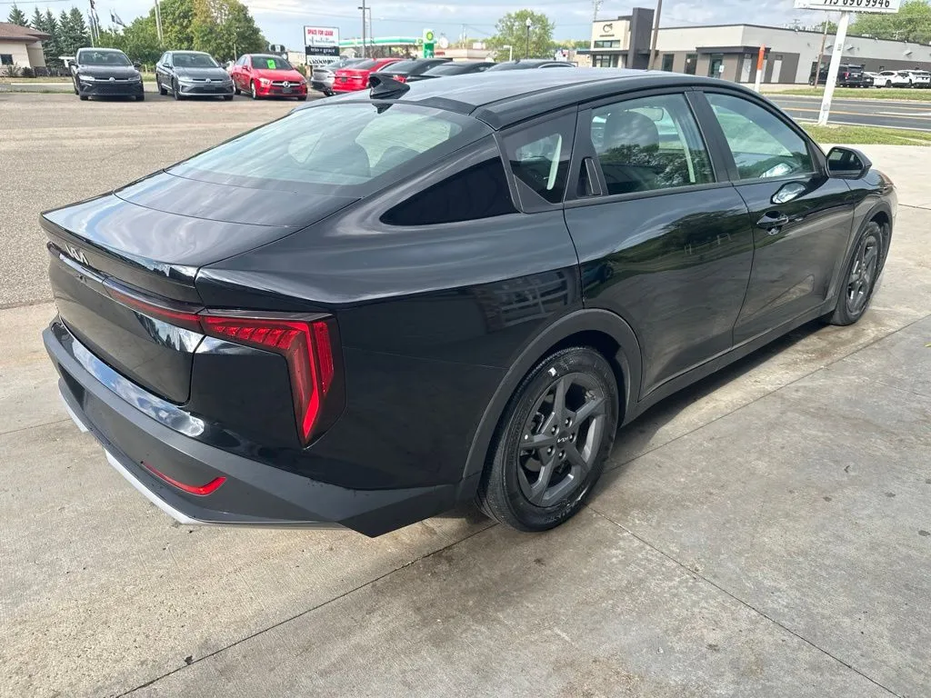 Kia K4 photo 2