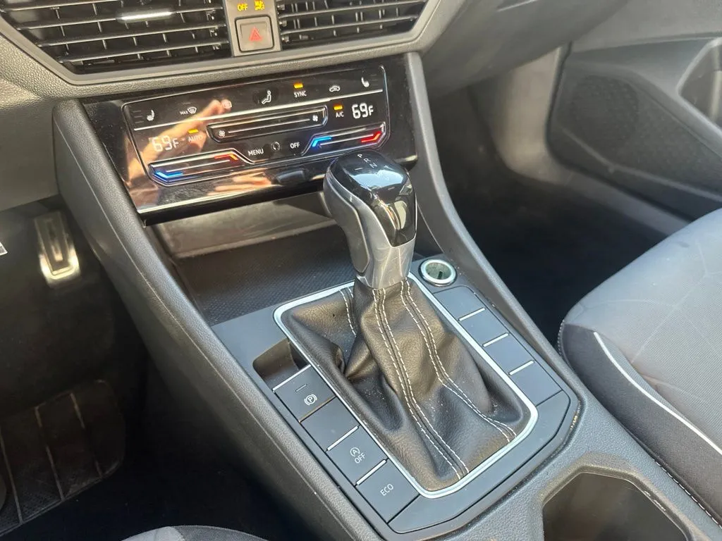 Volkswagen Jetta photo 9