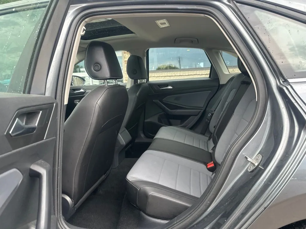 Volkswagen Jetta photo 4