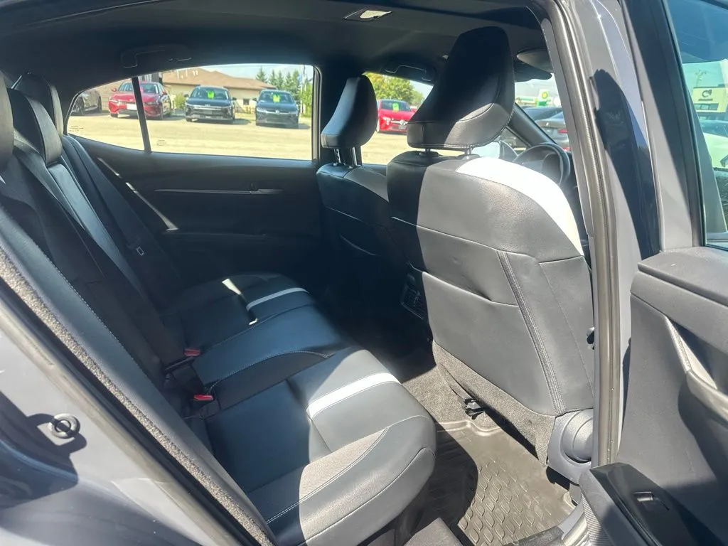 Toyota Camry photo 21
