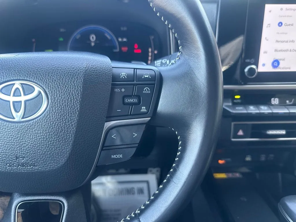 Toyota Camry photo 10