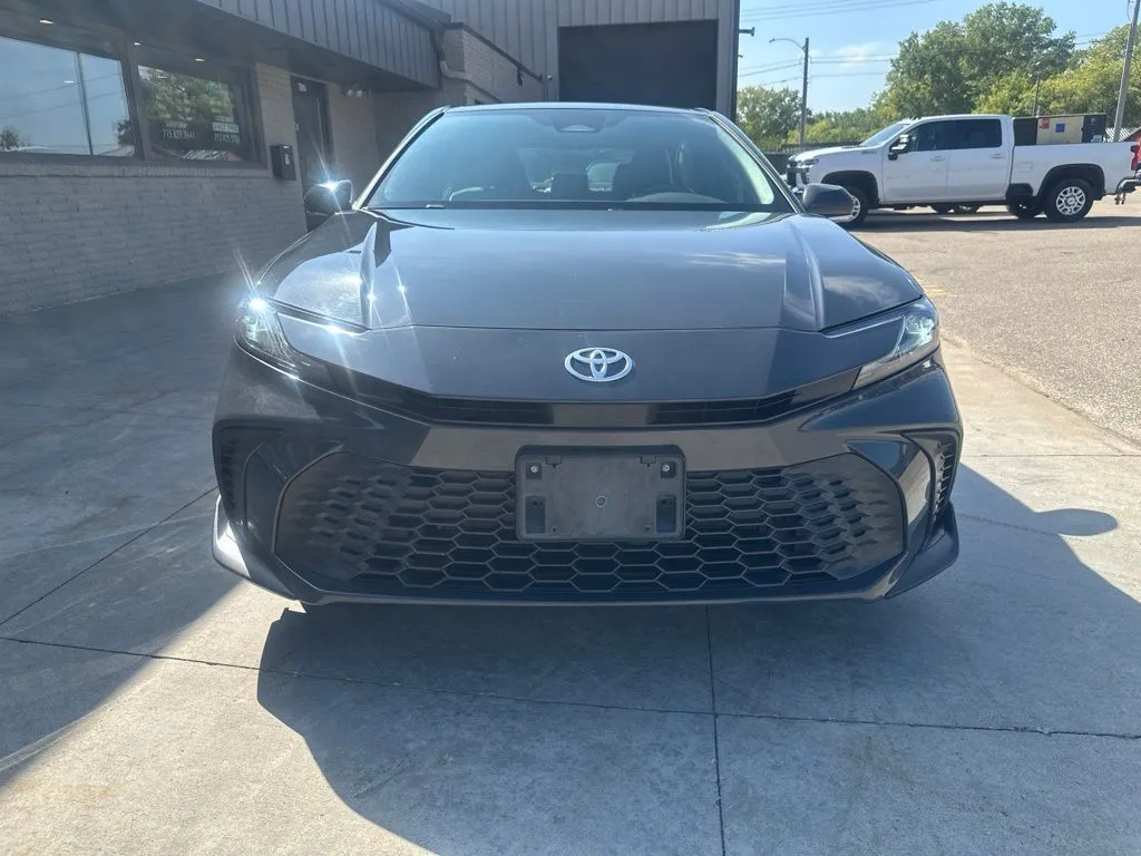 Toyota Camry photo 18