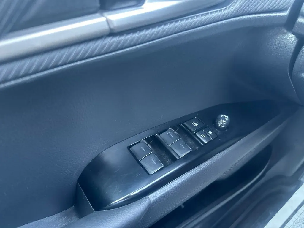 Toyota Camry photo 13