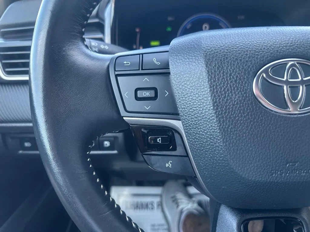 Toyota Camry photo 11