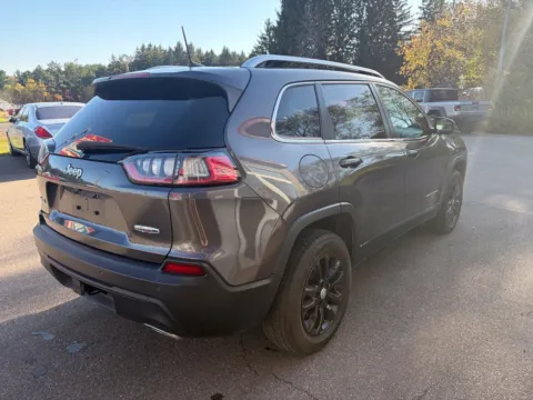 More photos of 2021 Jeep Cherokee Latitude Lux at River Falls Sales and Sport, WI