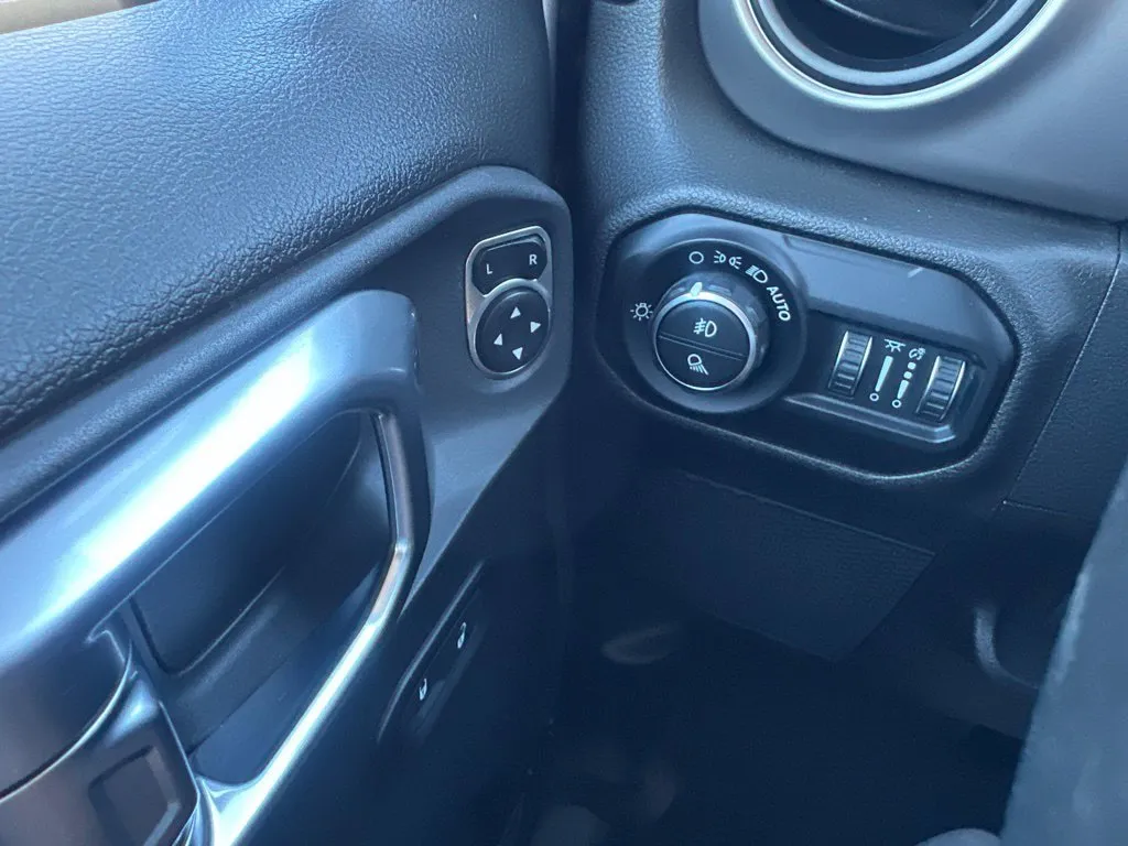 Jeep Gladiator photo 12