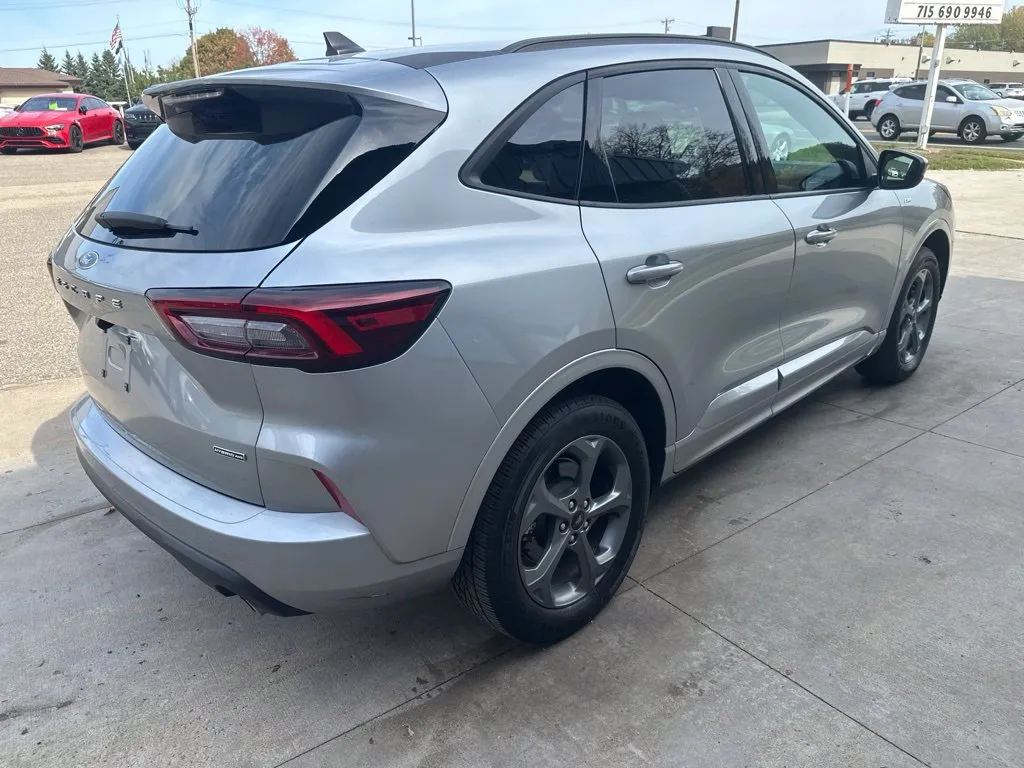 Ford Escape photo 2