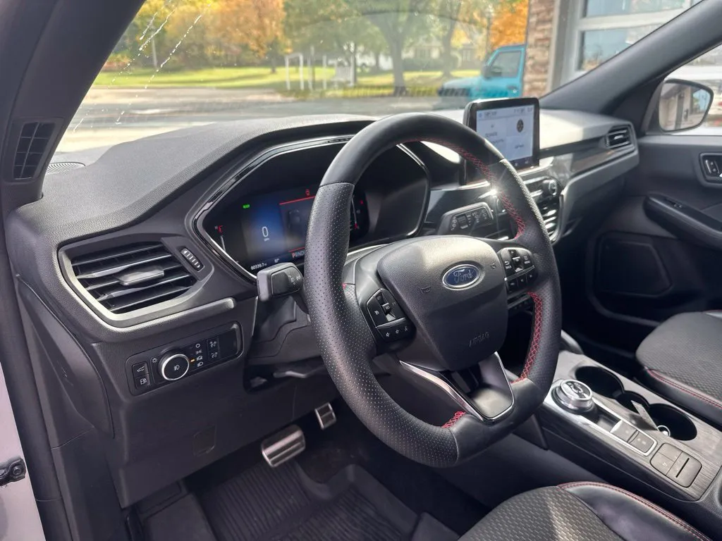 Ford Escape photo 7