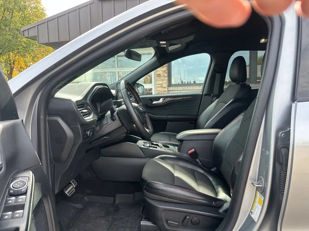 Ford Escape photo 3