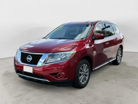 Red 2014 NISSAN PATHFINDER S; SL; PL S; SL; PLATINUM; SV for sale in Kansas City, MO