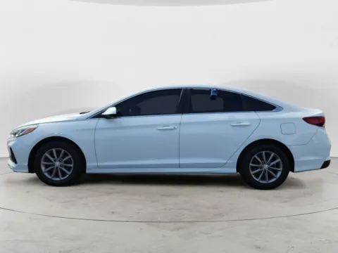 More photos of 2018 HYUNDAI SONATA SE at The Big Lot - Car Credit, MO