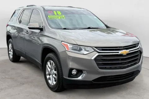 Gray 2018 CHEVROLET TRAVERSE LT CLOTH for sale in Kansas City, MO