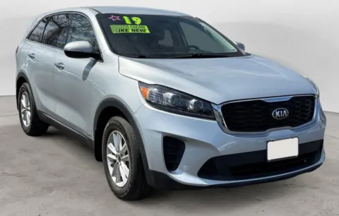 Silver 2019 KIA SORENTO LX; L for sale in Kansas City, MO