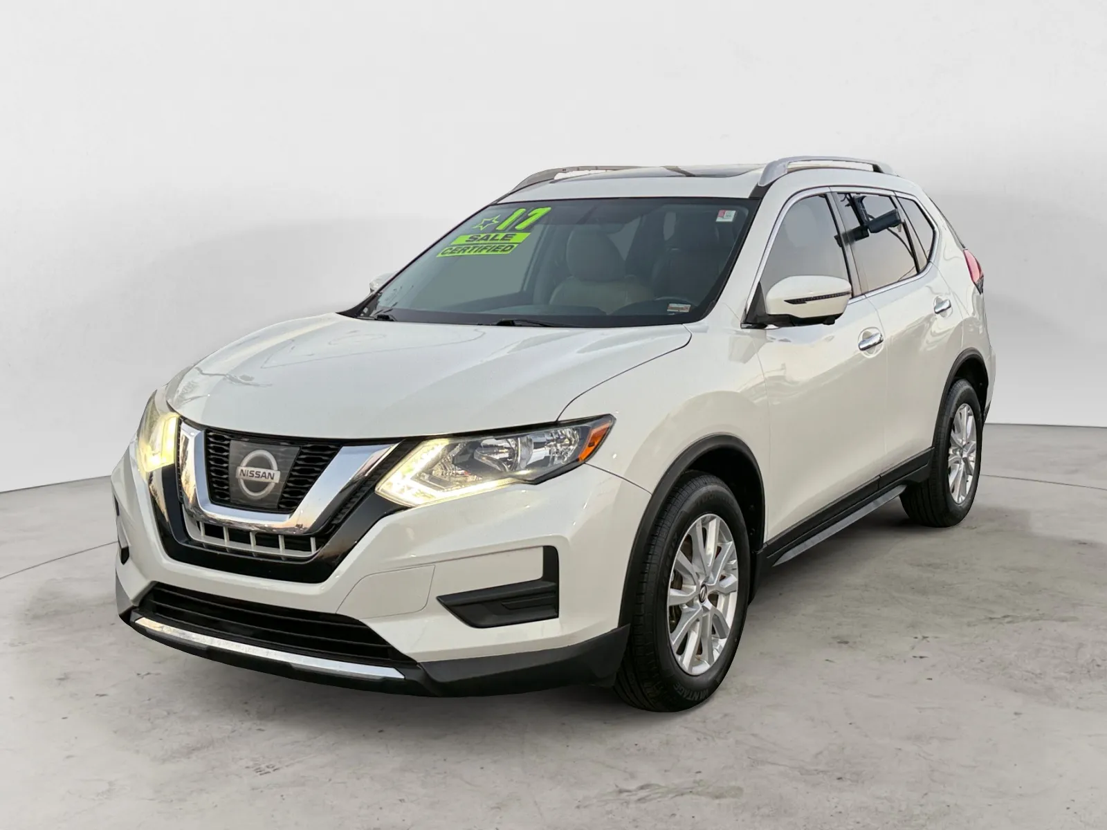 White 2017 NISSAN ROGUE S; SL; SV for sale in Kansas City, MO