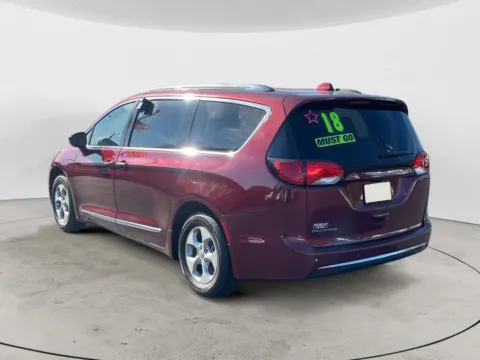 More photos of 2018 CHRYSLER PACIFICA TOURING L at The Big Lot - Car Credit, MO