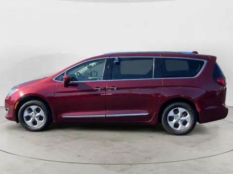 More photos of 2018 CHRYSLER PACIFICA TOURING L at The Big Lot - Car Credit, MO