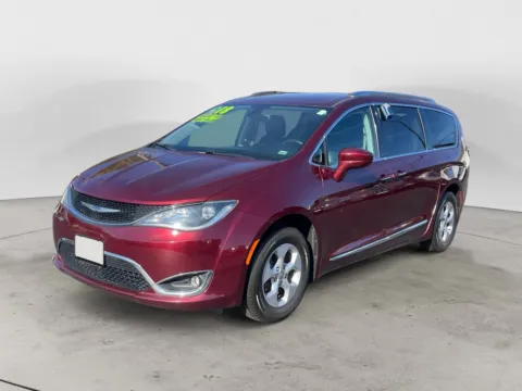 Red 2018 CHRYSLER PACIFICA TOURING L for sale in Kansas City, MO