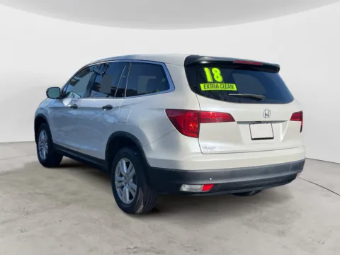 More photos of 2018 HONDA PILOT LX at The Big Lot - Car Credit, MO