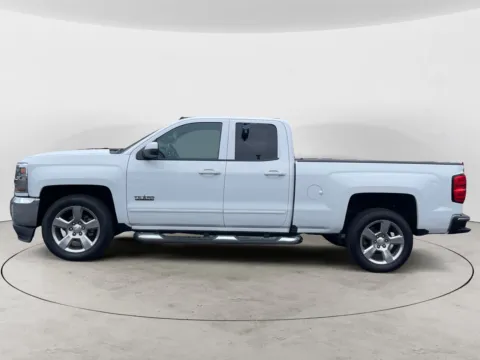 More photos of 2018 CHEVROLET SILVERADO LT at The Big Lot - Car Credit, MO