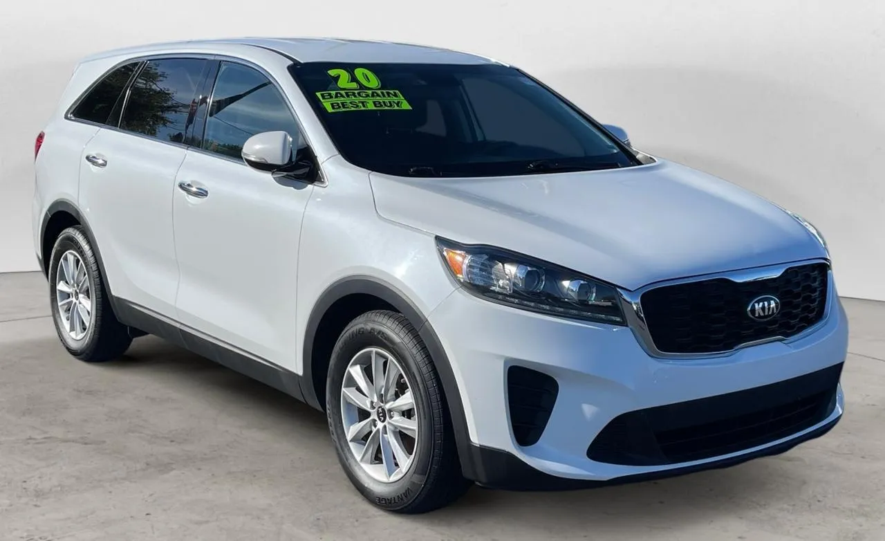 White 2020 KIA SORENTO LX; L for sale in Kansas City, MO