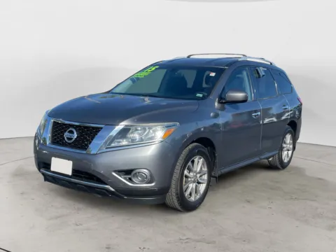 Brown 2015 NISSAN PATHFINDER S; SL; PL S; SL; PLATINUM; SV for sale in Kansas City, MO