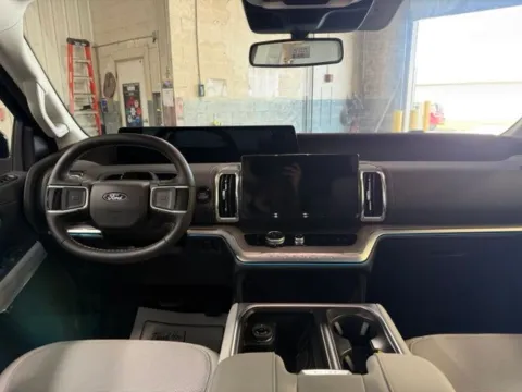 More photos of 2027 Ford Expedition Platinum at Dale Howard Auto Center of Iowa Falls, IA