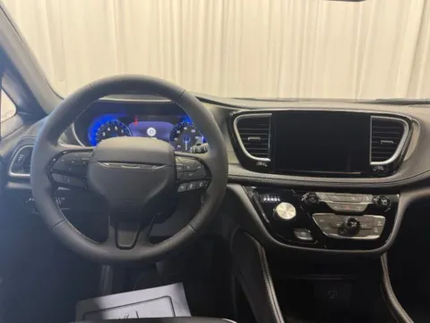 More photos of 2027 Chrysler Pacifica Limited at Dale Howard Auto Center of Iowa Falls, IA