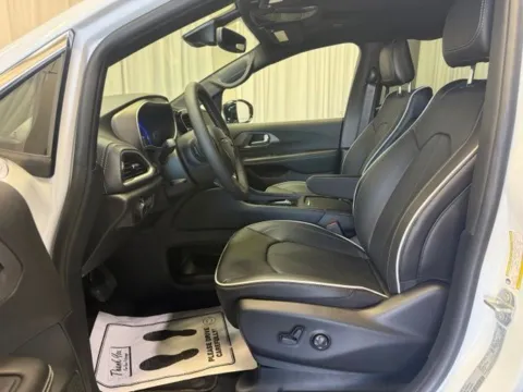 More photos of 2027 Chrysler Pacifica Limited at Dale Howard Auto Center of Iowa Falls, IA