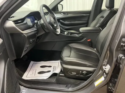 More photos of 2026 Jeep Grand Cherokee Limited at Dale Howard Auto Center of Iowa Falls, IA