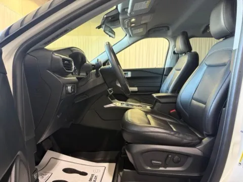 More photos of 2022 Ford Explorer XLT at Dale Howard Auto Center of Iowa Falls, IA